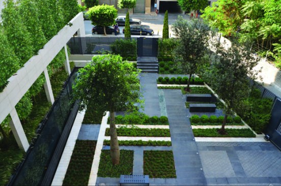 Like+a+carpet%2c+it+is+a+horizontal+unfolding+of+the+fa%c3%a7ade%e2%80%99s+linearity.