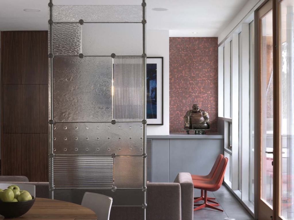 Screen glass partition

Joel Berman Glass Studios

jbermanglass.com

Stands vertically in spaces with 8- to 9-foot ceilings



36 inches wide with nine panels of art glass



Secures by adjusting fixing plates tightly against the floor and ceiling or by screwing them into floor joists and ceiling supports