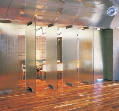 Linen Texture Doors

UltraGlasultraglas.com

Custom, center-pivoting glass door - Provides privacy while allowing light to pass when closed 1/2-inch tempered glass