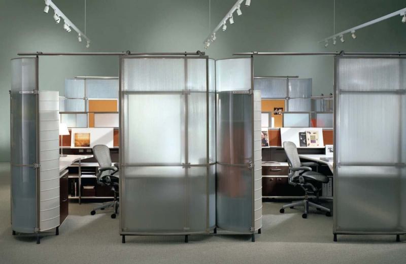 My Studio EnvironmentsHerman Miller Inc.www.hermanmiller.com

A private-office feel in a 6- foot-by-8-foot workstation - Aisle walls are highest and feature a door for privacy - Shorter interior walls for interaction between collaborators - Workstation allows workers to face outward - Distinct create, display, organize, and filter zones