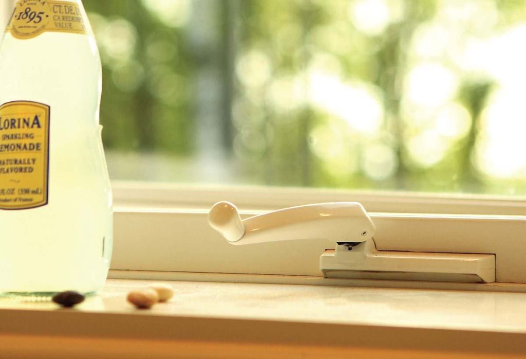 ProShield windows and patio doors



Weather Shieldwww.weathershield.com

Vinyl exteriors and insulated glass contain pre-consumer recycled content - Certified by Scientific Certification Systems to contain at least 9 percent recycled content by weight - Windows use wood on interior - Each manufacturing facility has been confirmed as using recycled content