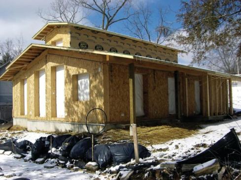 PorterSIPs structural insulated panels, which feature a layer of expanded polystyrene between sheets of oriented strand board (OSB), achieve insulation values of up to R-52, and are available in thicknesses up to 11-3/8". Type A panels have a 7/16" OSB skin on both faces. Type C panels have face sheathing that is equivalent to or exceeds the strength specification of a 7/16"-rated structural sheathing, and have Roseburg reverse board and batten fir plywood on the interior surface. ¢ portersips.com