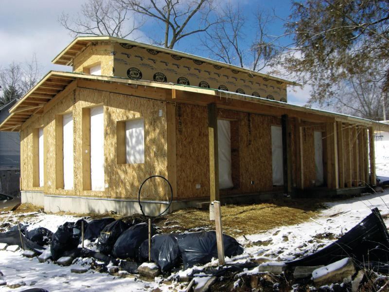 PorterSIPs structural insulated panels, which feature a layer of expanded polystyrene between sheets of oriented strand board (OSB), achieve insulation values of up to R-52, and are available in thicknesses up to 11-3/8". Type A panels have a 7/16" OSB skin on both faces. Type C panels have face sheathing that is equivalent to or exceeds the strength specification of a 7/16"-rated structural sheathing, and have Roseburg reverse board and batten fir plywood on the interior surface. ¢ portersips.com