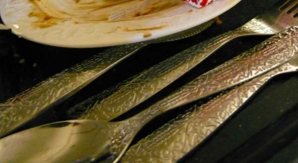 Design encounter en route to #salone2012: Marcel Wanders dinner service for KLM airlines. Who knew?