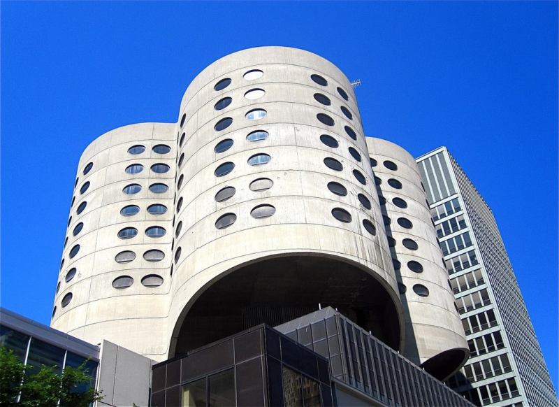 Prentice Women’s Hospital, designed by Bertrand Goldberg. Image by Flickr user ChicagoGeek.