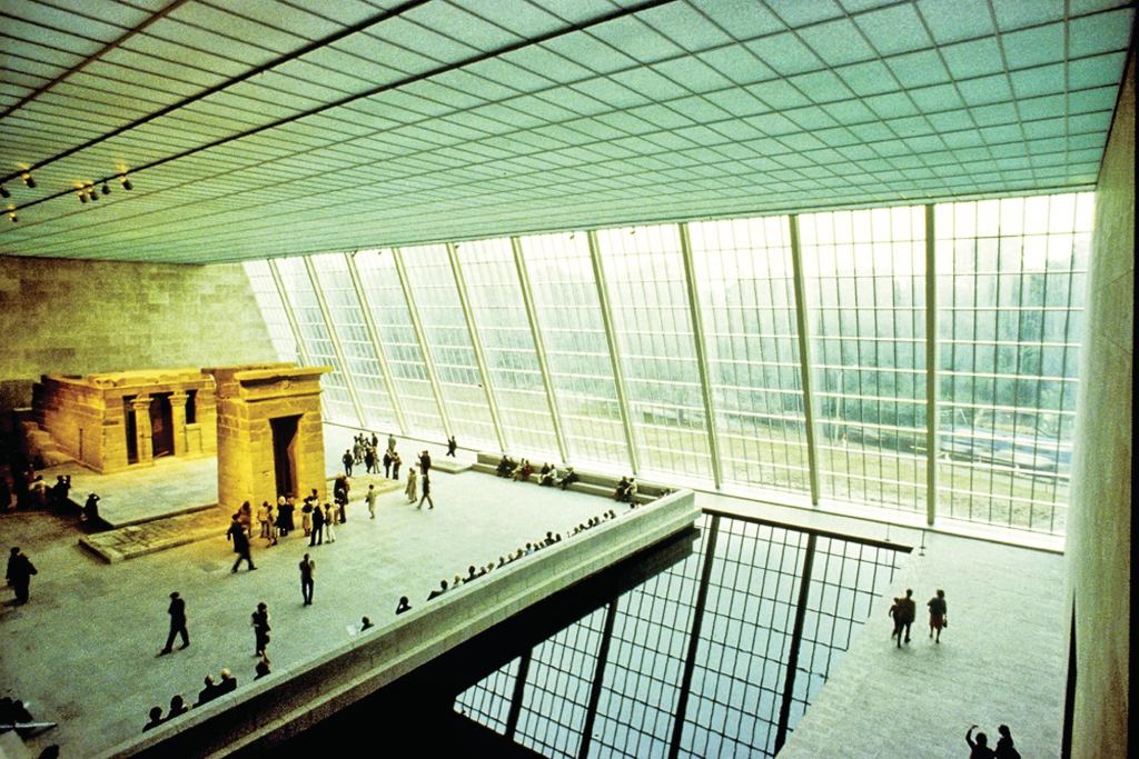 Roche has continued to shape the Metropolitan Museum of Art into a greenhouse-like structure.