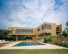 Simple exterior treatments bring a sense of calm to this deceptively complex ocean-view home.
