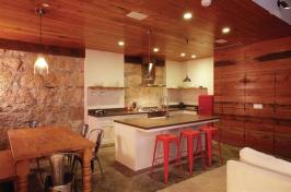 In+this+Napa+Valley+barn%2c+old+meets+new.