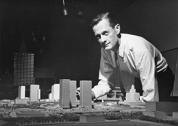 Photo of Bacon with model of Society Hill Towers (about 1960).