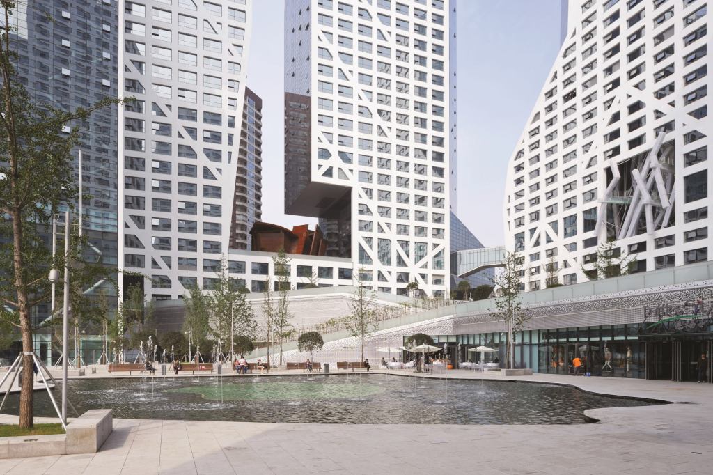The plazas on the landscaped plinth in Sliced Porosity Block create a pedestrian-scaled urban gathering space for area residents.