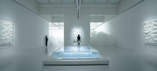 Tokujin Yoshioka, "Crystallize," on view at the Museum of Contemporary Art Tokyo. Installation view.