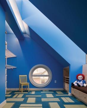 Lifting the roof a couple of feet created enough room for head clearance.