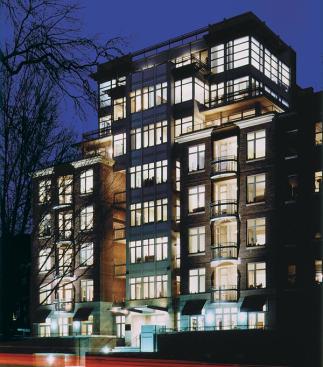 The bright, flowing floor plans of these glass-and-steel penthouses offer panoramic views of Washington's monuments.