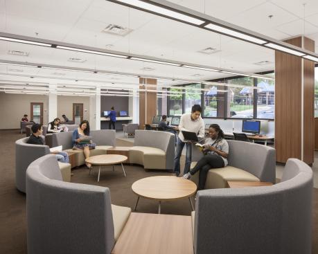 Brightly+lit+informal+reading+areas+and+new+computers+in+the+renovated%2c+reconfigured+Morehouse+School+of+Medicine+library+have+taken+some+of+the+space+previously+occupied+by+stacks.