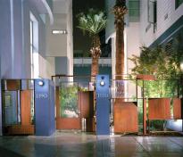 On the Howard Street side, a custom steel gate welcomes residents with more subtle hits of color.