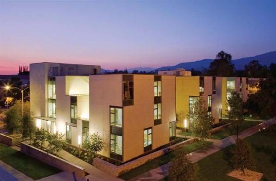 The three wings of this campus housing project form semi-private courtyards with visual access to the existing green. A modern interpretation of similar buildings on campus, the project uses operable storefront windows to bring in natural light and fresh air