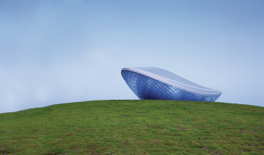The quilted cladding lining the underbelly of the ARC is an ETFE pneumatic cushion system. This façade system is lightweight, exerting minimal load on the pavilion’s steel structure. It also maintains a weathertight enclosure and provides a high-performance building skin with a high insulation value.