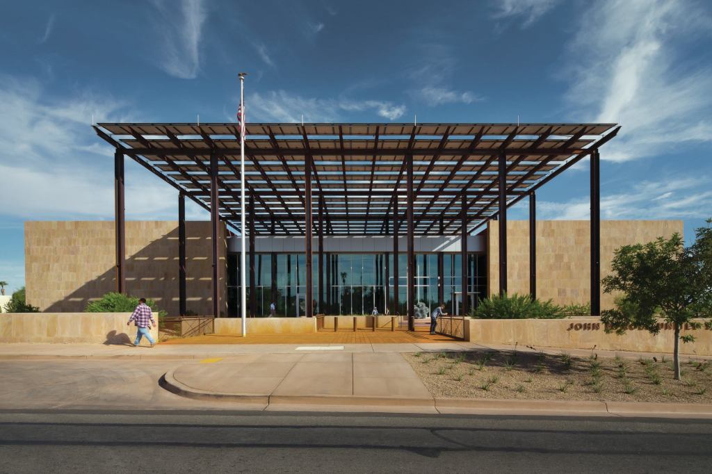 The glazed curtainwall at the center of the largely sandstone tripartite south façade is from Arcadia Group, and allows daylight to penetrate into the lobby.