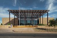 The glazed curtainwall at the center of the largely sandstone tripartite south façade is from Arcadia Group, and allows daylight to penetrate into the lobby.