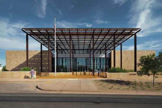 The glazed curtainwall at the center of the largely sandstone tripartite south façade is from Arcadia Group, and allows daylight to penetrate into the lobby.