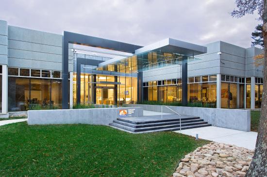 Lord, Aeck & Sargent designed a new public entry for the Novelis Global Research & Technology Center. ? Gregg Willett