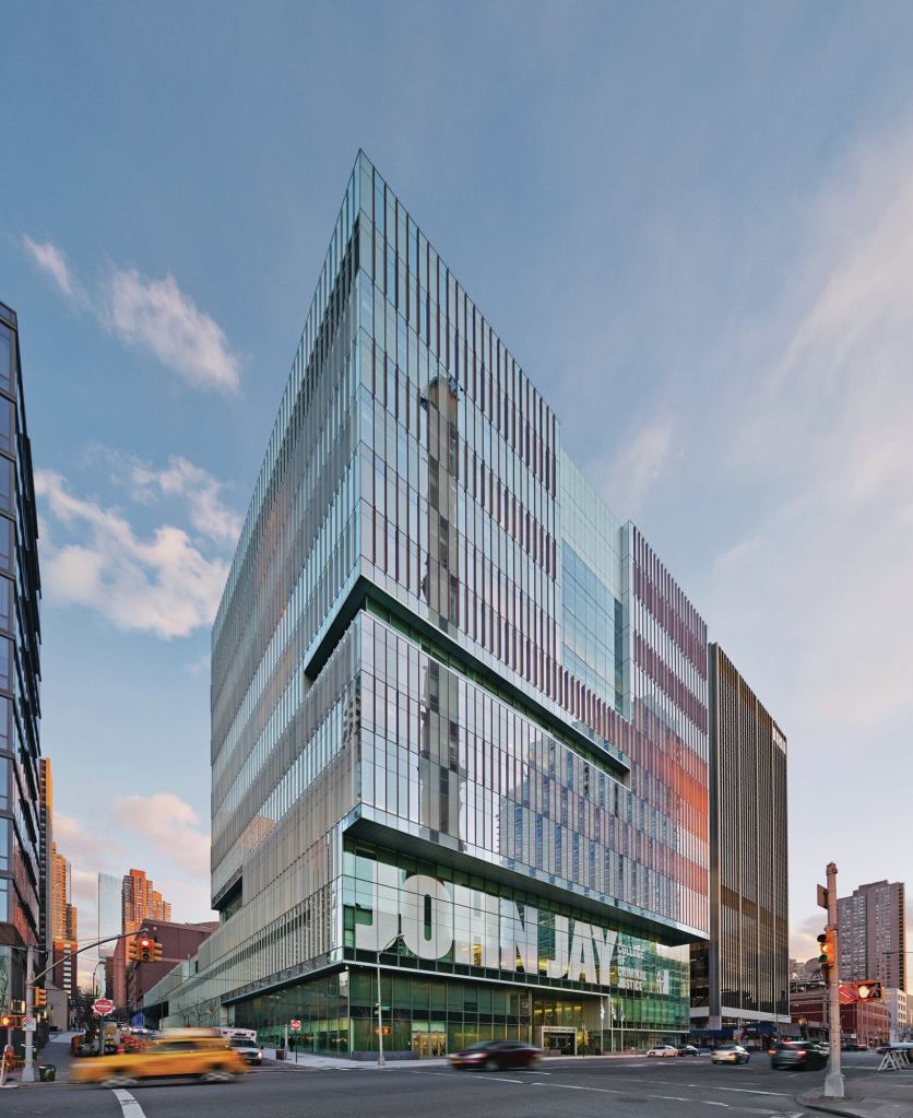 SOM’s design for the John Jay College of Criminal Justice’s new facility integrates itself with the college’s existing structures to create an urban campus that fills out an entire city block between 10th and 11th avenues on Manhattan’s west side.