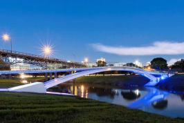Phyllis J. Tilley Memorial Pedestrian Bridge in Fort Worth, Texas by Rosales + Partners.