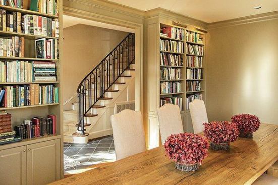 In the updated living room of this Nashville home, designer Ridley Wills improved upon, but did not eliminate, the home’s traditional origins. The new view to the main entry and stairwell was opened up by removing the wide casing across the top of the doorway.