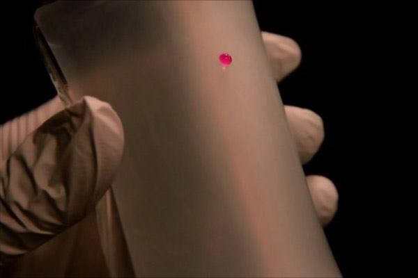 A new material that can transform its permeability, transparency, and hydrophobicity in real-time.