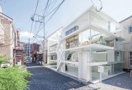The thin, fluoropolymer-painted steel plate that forms the primary structure of the S-House extends beyond the glazed perimeter. Privacy curtains allow for views out but not in.