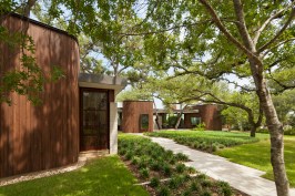 Architectural photograph by Patrick Y Wong of Atelier Wong Photography and interior styling by Rebekah Gainsley of Little Pond Design
