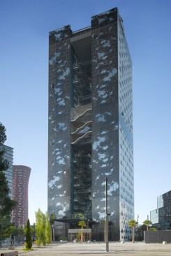 Renaissance+Barcelona+Fira+Hotel%2c+Ateliers+Jean+Nouvel%2fHoteles+Catalonia%2c+Barcelona