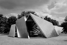 Serpentine+Gallery+Pavilion+2001+-+%22Eighteen+Turns%22+-+Designed+by+Daniel+Libeskind+with+Arup