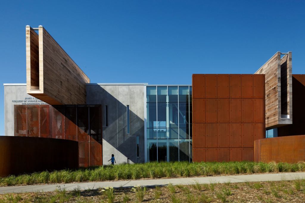 University of Minnesota Duluth, Pickle Barrel Scuppers, Duluth, MN