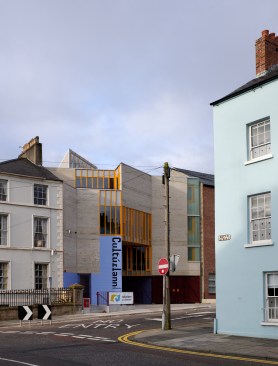 An+Gael%c3%a1ras+Irish+Language+Arts+and+Cultural+Centre%2c+Derry%2c+Northern+Ireland%2c+shortlisted+for+the+RIBA+Stirling+Prize+in+2011