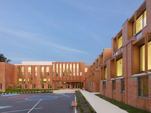 Lower+School+Entry+Framed+by+South+Facing+Classroom+Wing