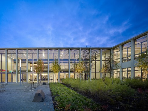 Existing+precast+panels+were+carved+away+to+allow+the+building+to+breath+fresh+air+and+daylight+and+provide+visual+connection+to+the+outdoors+within+a+deep+building+footprint.
