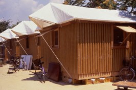 Paper+Log+House%2c+Kobe%2c+by+Shigeru+Ban+Architects