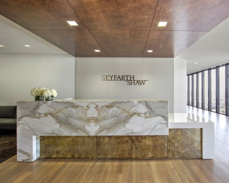 Rottet+Studio+renovated+a+new+office+space+for+Seyfarth+Shaw%2c+a+global+law+firm%2c+to+promote+a+team-oriented+atmosphere+by+integrating+more+circulation+and+natural+light.+