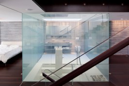 Open+master+bedroom+suite+space+can+go+very+private.+This+glass+surrounding+this+home+spa+changes+from+from+completely+clear+to+opaque+with+flip+of+a+switch.++