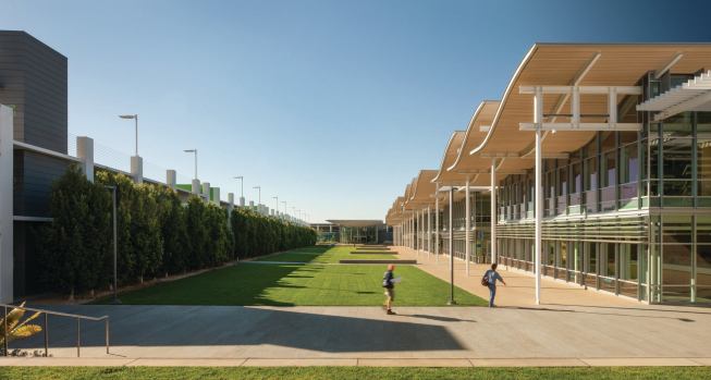 The public green of the new Newport Beach Civic Center and Park plays host to festivals and citywide events, and is anchored at the north end by an addition, also designed by Bohlin Cywinski Jackson, to an existing library. 