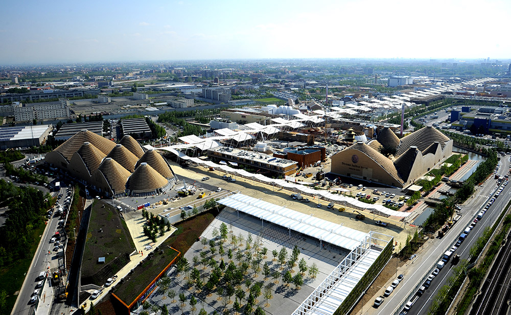Aerial views of the 2015 Milan Expo grounds.