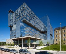 The hospital is organized into stacked "neighborhoods of care," supported on a podium conceived as an “urban porch,” which contains a café, auditorium, resource center, and terrace organized to invite gatherings of varying sizes.