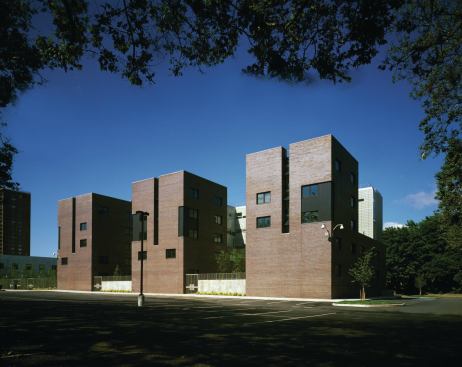 Pratt+Institute%27s+Stabile+Hall+in+New+York%27s+Brooklyn+borough+breaks+student+housing+into+massing+that+reflects+the+scale+of+its+surrounding+neighborhood.
