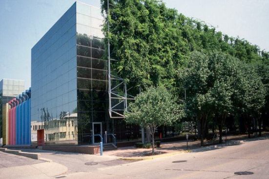 The+Indiana+Bell+(now+AT%26T)+Switching+Center+formerly+sported+a+lushly-grown+trellis+(shown+here+in+1989).+
