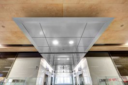 A new 650,000-square-foot, 17-story federal office complex at
90 Elgin Street is one of the largest, new construction projects in
Ottawa’s recent history.