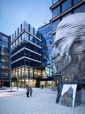 The+entrance+to+the+retail+centre+with+the+%22fractured+glass+facade+above