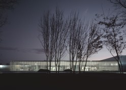 Louvre-Lens exterior.