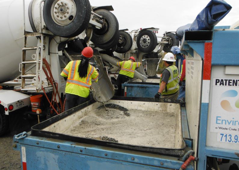 These self-contained
concrete chute wash-out systems that Skanska’s ERT team uses to recycle leftover concrete, filter, and reuse the water.