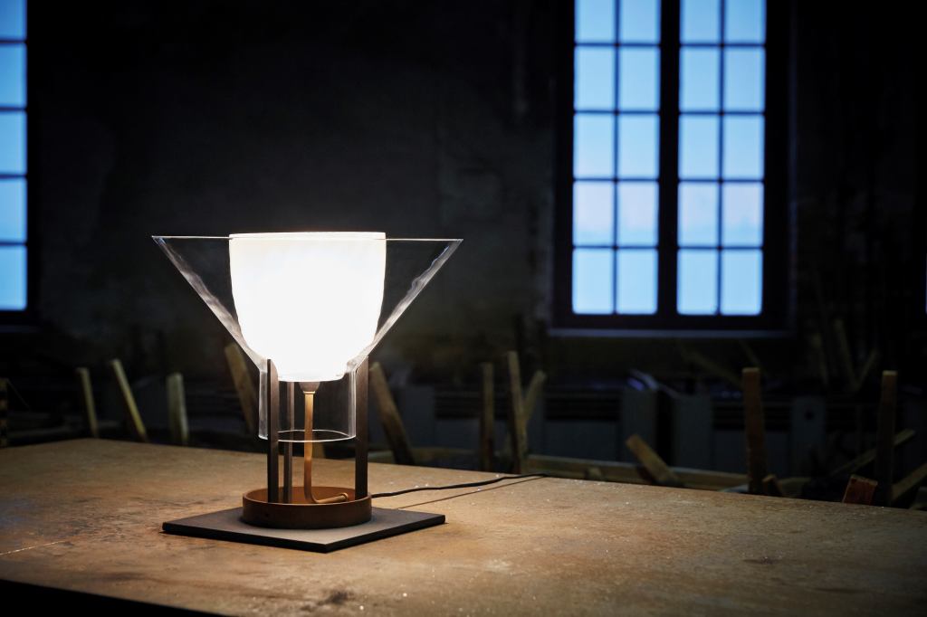 Igra table lamp